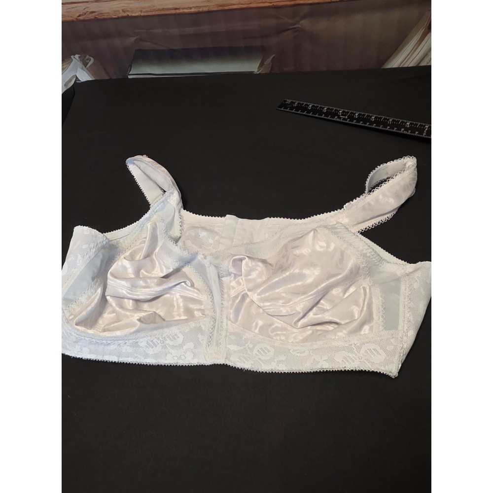 Vintage Playtex White Lace Full Coverage Wireless Bra Floral Satin Trim 38C